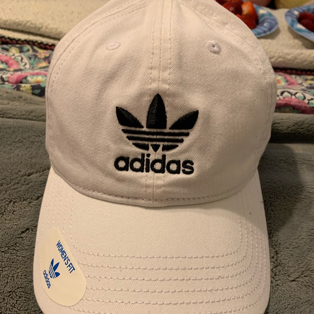 Adidas baseball cap white🤍🤍